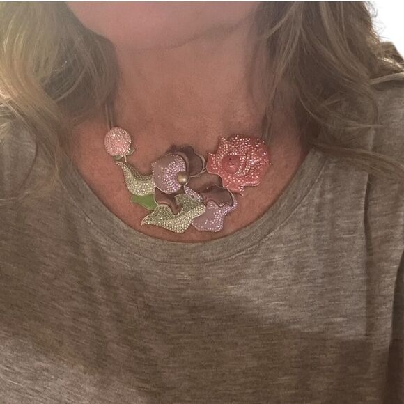 Swarovski Alice in Wonderland Flower Garden Collection Necklace - Picture 4 of 6